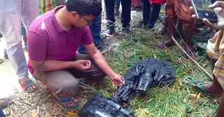 পুকুর সংস্কারের সময় চাটমোহরে কষ্টিপাথরের প্রাচীন বিষ্ণুমূর্তি জব্দ